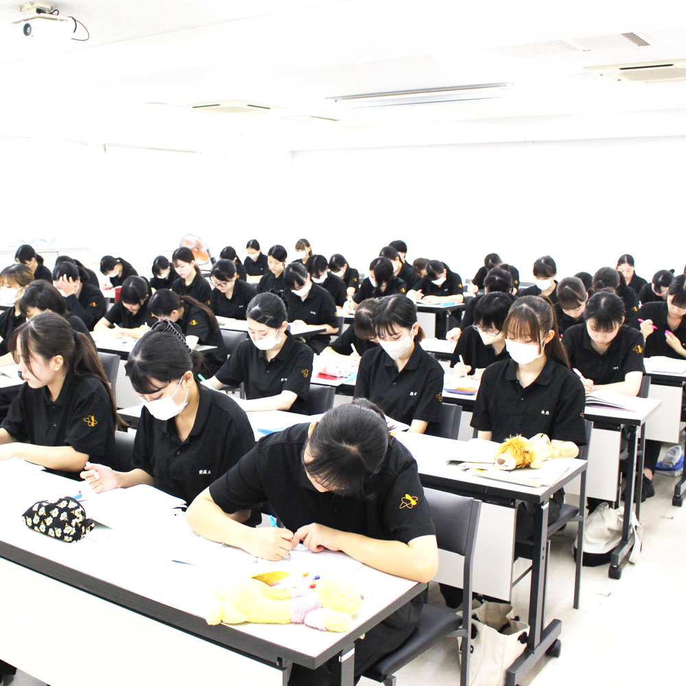 子犬と一緒に犬学を勉強！
